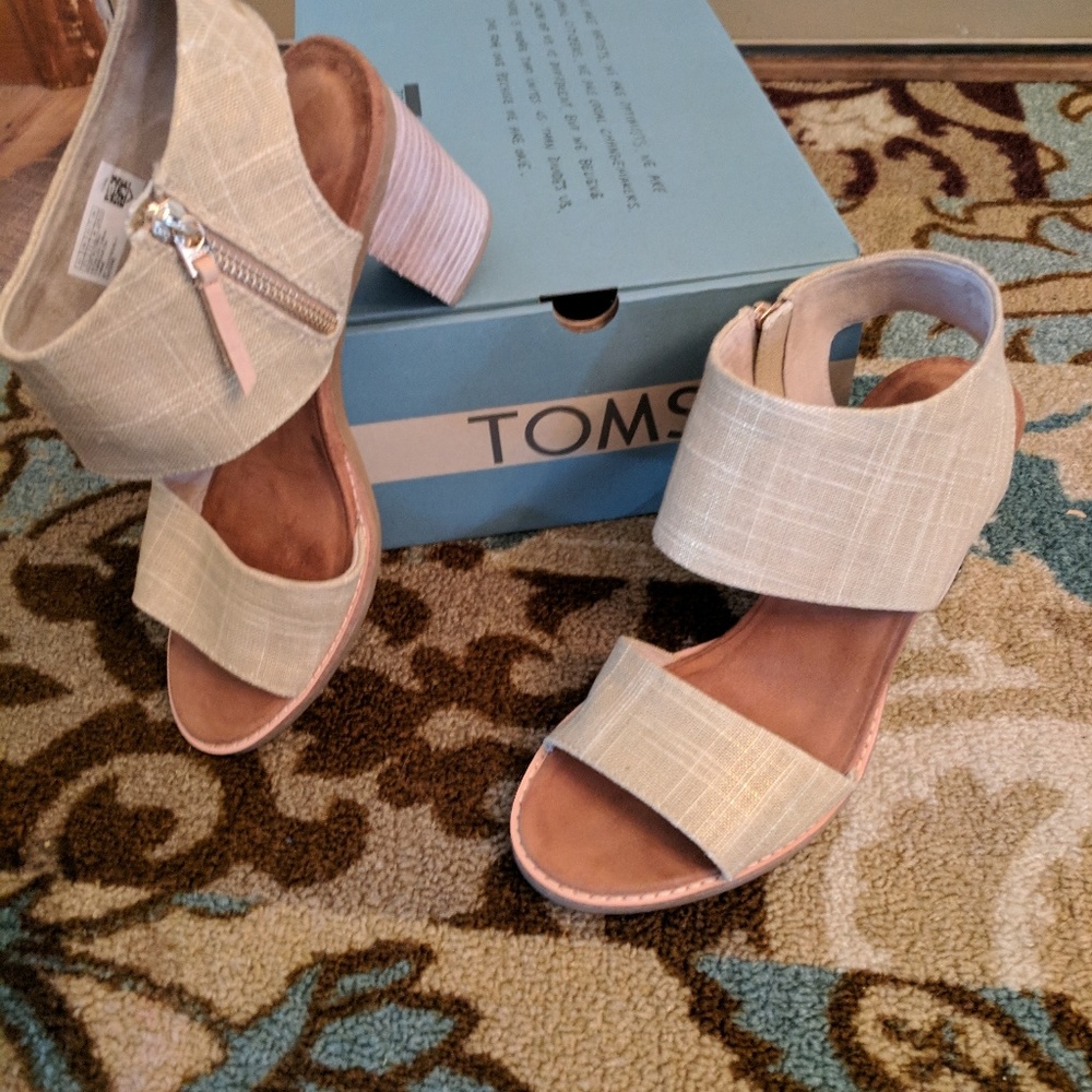 TOM'S sandals size 9.5 (Like NEW! only worn once!)